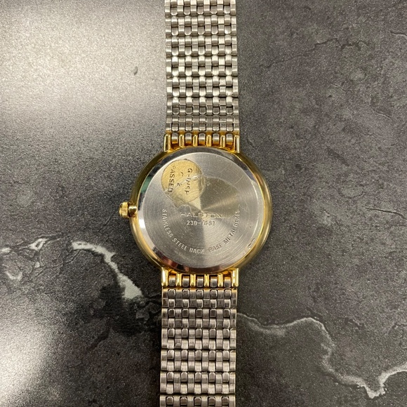 1980's Halston Wristwatch - Picture 5 of 7